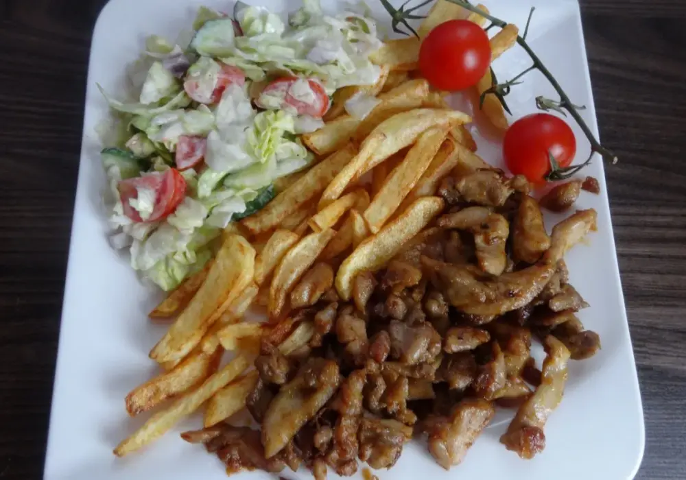 Ile kalorii ma gyros z frytkami? Sprawdź fakty i triki!