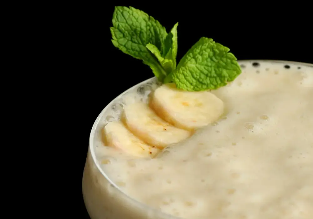 Pyszne drinki z sokiem bananowym i malinowym, które musisz spróbować