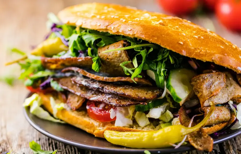 Ile kcal ma kebab z frytkami? Sprawdź fakty i wybieraj mądrze