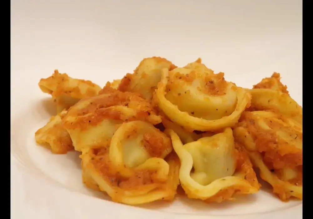 Z czym podać tortellini na obiad? Odkryj pyszne pomysły na dania