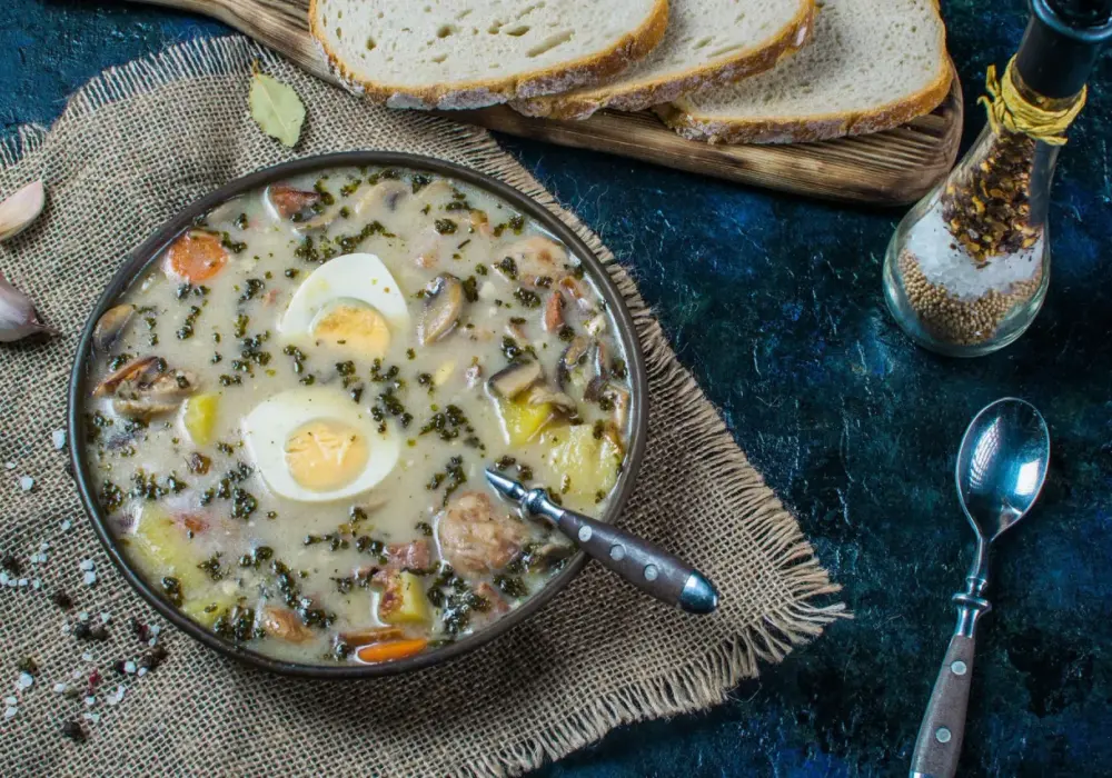 Jak doprawić żurek? Sekretne składniki i sprawdzone triki