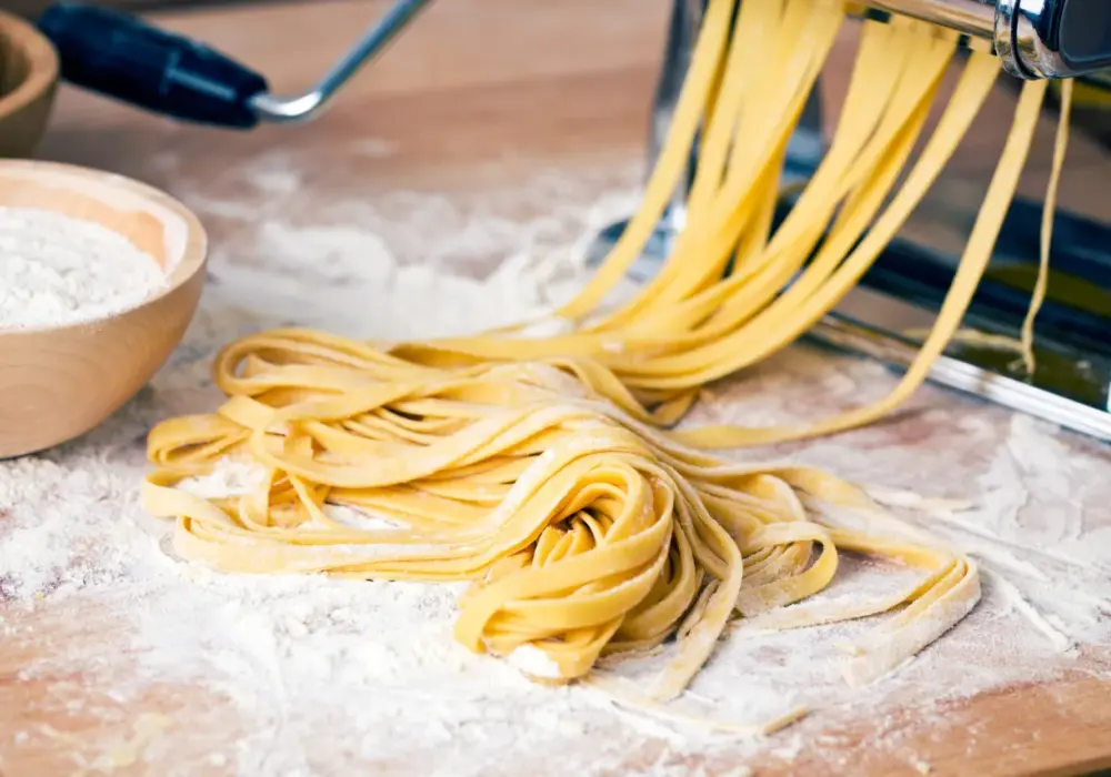 Jak łatwo zrobić domowy makaron spaghetti – przepis krok po kroku