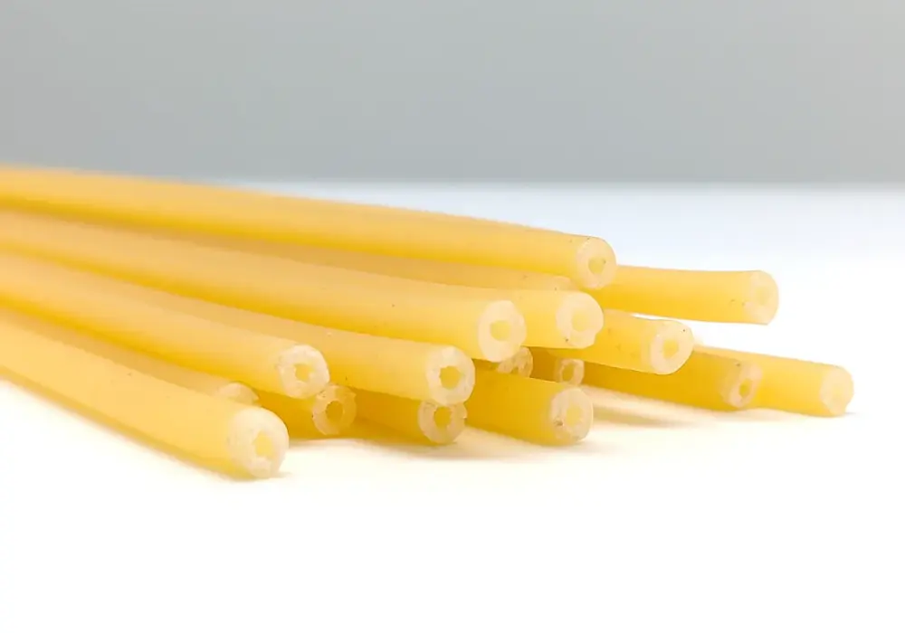 Makaron spaghetti z dziurką: odkryj sekrety bucatini i jego zastosowanie