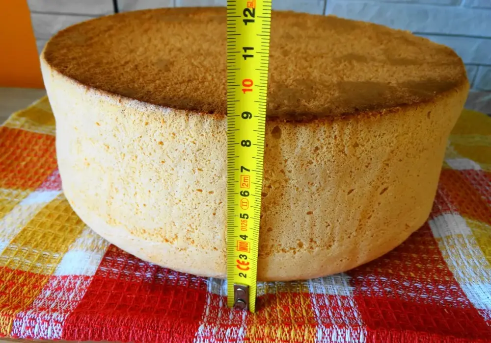 Biszkopt z 7 jaj: Sekret puszystego ciasta na tort!