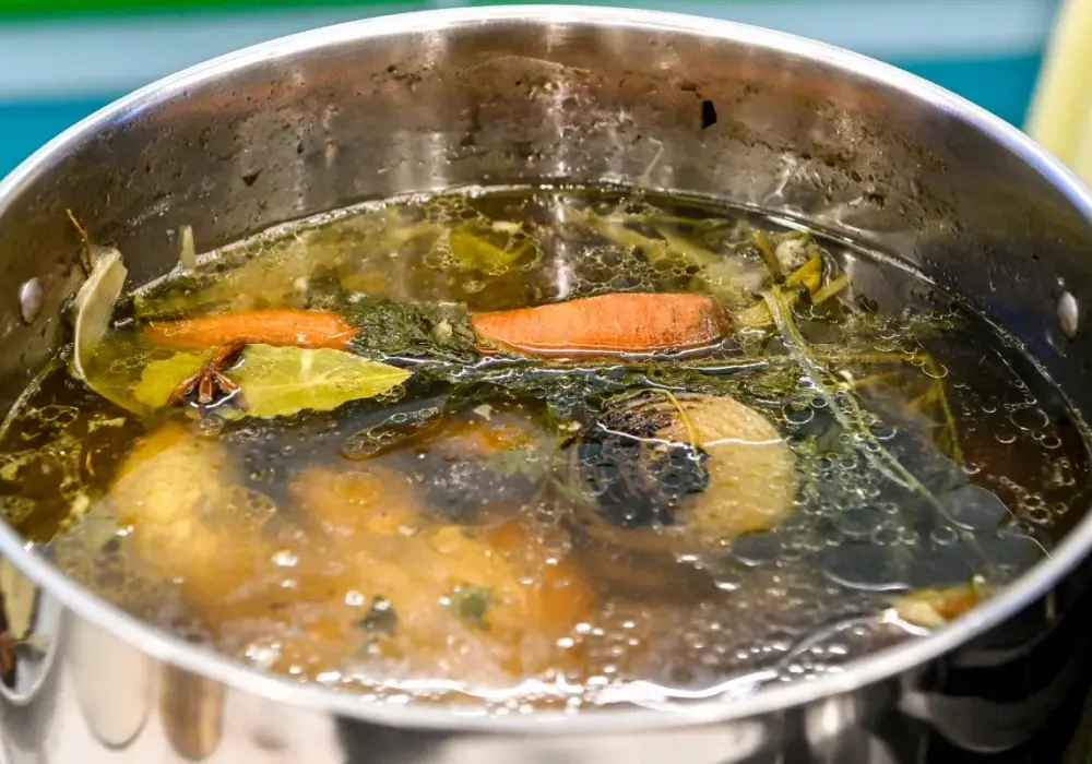 Co daje liść laurowy w zupie? Sekret smaku i aromatu