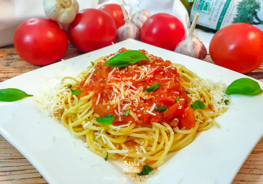Spaghetti al pomodoro: prosty przepis na klasyczne włoskie danie