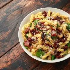 Ile kalorii ma makaron z sosem pomidorowym? Zaskakujące wartości!