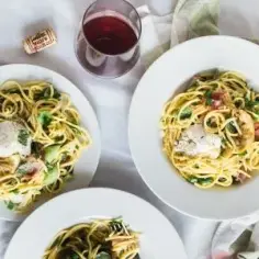 Wino do spaghetti: Jakie wina najlepiej pasują do różnych sosów?