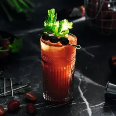Najlepszy przepis na drink z sokiem pomidorowym, który zaskoczy gości