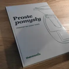 Książka "Proste pomysły. Przepisy na każdy dzień" z logo Thermomix pokazuje, co można zrobić w termomiksie.