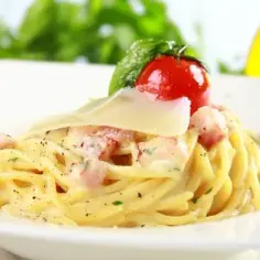 Proste i smaczne spaghetti ze śmietaną – przepisy z różnymi dodatkami