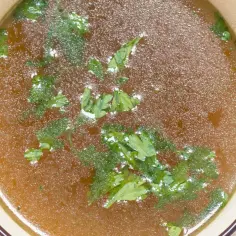 Jak ugotować wywar mięsny na zupę, aby był pełen smaku i aromatu
