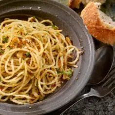 Pyszne spaghetti aioli ze śmietaną - prosty przepis na obiad