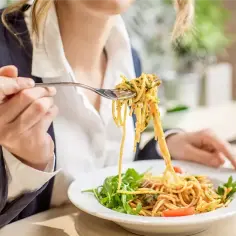 Ile gram spaghetti na osobę? Odpowiednia porcja na każdą okazję
