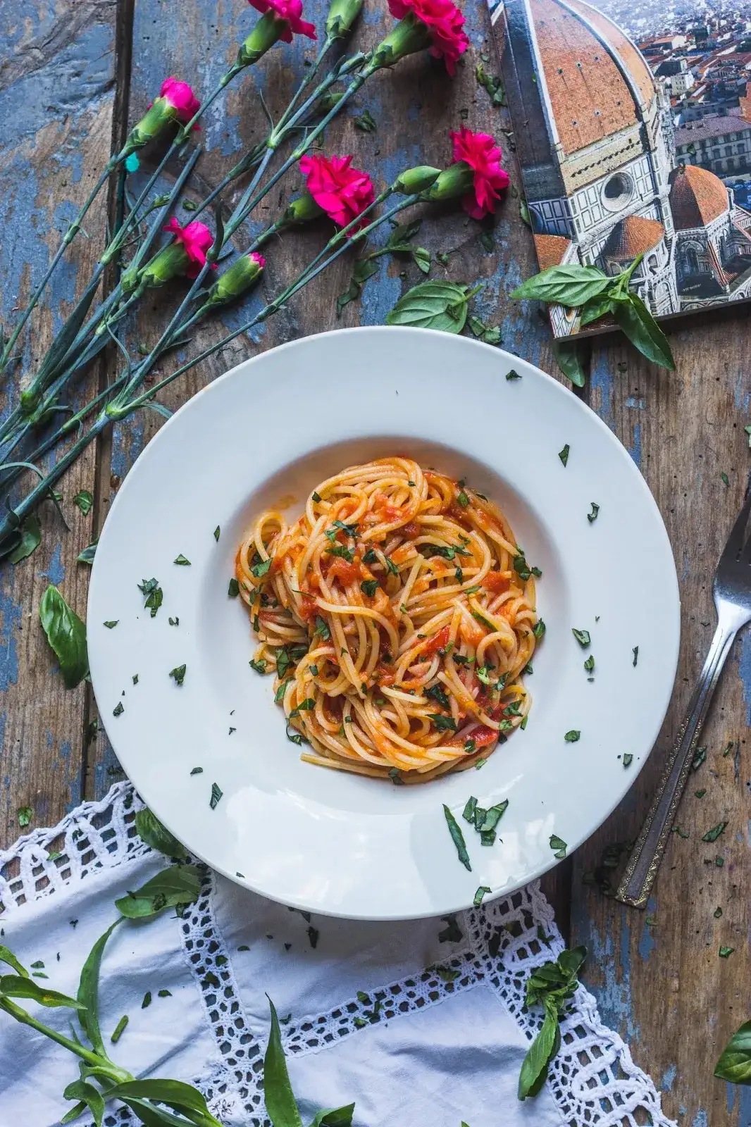 Zdjęcie Spaghetti al pomodoro: prosty przepis na klasyczne włoskie danie