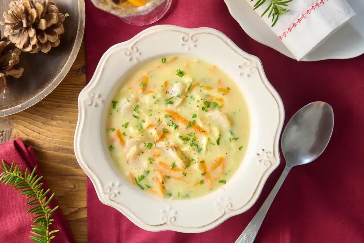 A creamy fish soup with carrots and parsley, perfect for learning jak ugotowac zupe rybna.