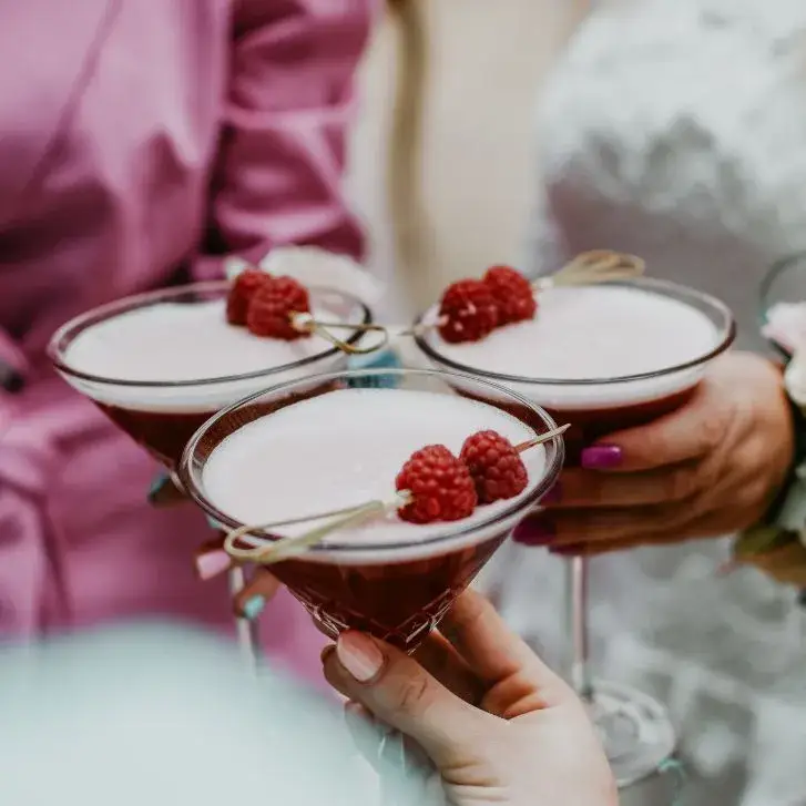Zdjęcie Ile kosztuje drink bar na weselu? Poznaj ukryte koszty i porady