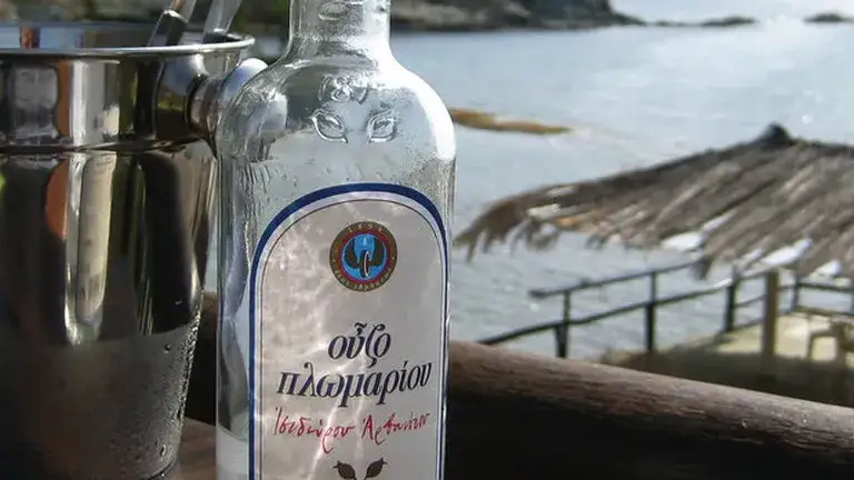 Zdjęcie Pyszne drinki z ouzo przepis, które zaskoczą Twoje podniebienie