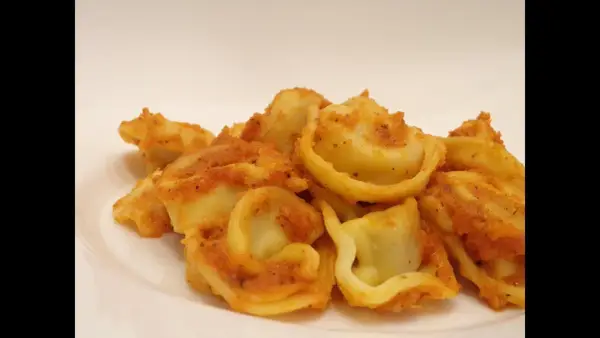 Z czym podać tortellini na obiad? Odkryj pyszne pomysły na dania