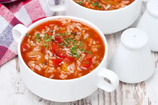 Jaki ryż do zupy pomidorowej, by uniknąć niesmacznych potraw?
