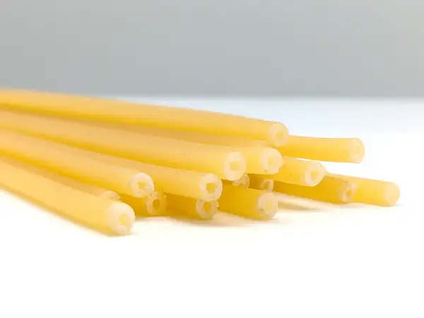 Makaron spaghetti z dziurką: odkryj sekrety bucatini i jego zastosowanie