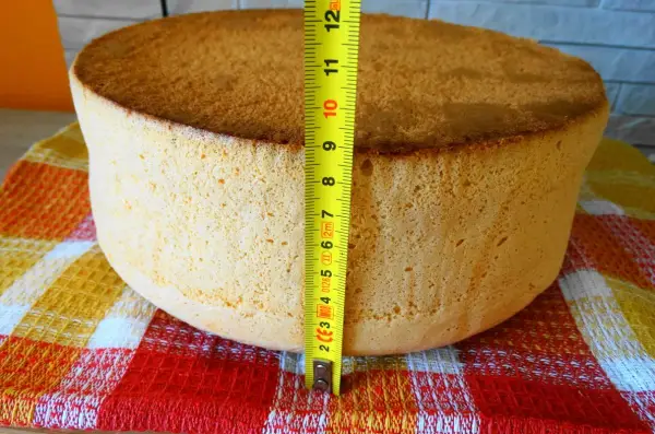 Biszkopt z 7 jaj: Sekret puszystego ciasta na tort!