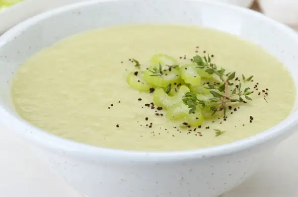 Jak zmiękczyć pora? 4 proste metody na delikatny smak