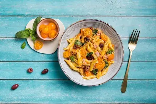 Penne w sosie śmietanowym - łatwy przepis na pyszne danie domowe
