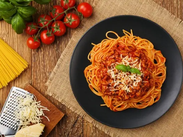 Jak pasteryzować sos mięsny do spaghetti? Bezpieczny przewodnik